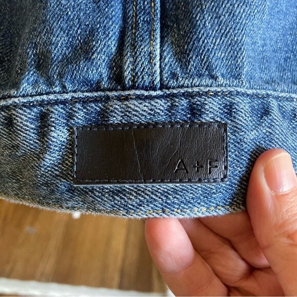 Abercrombie & Fitch Women’s Denim Jean and Knit jacket size medium! So cute! - Picture 6 of 10